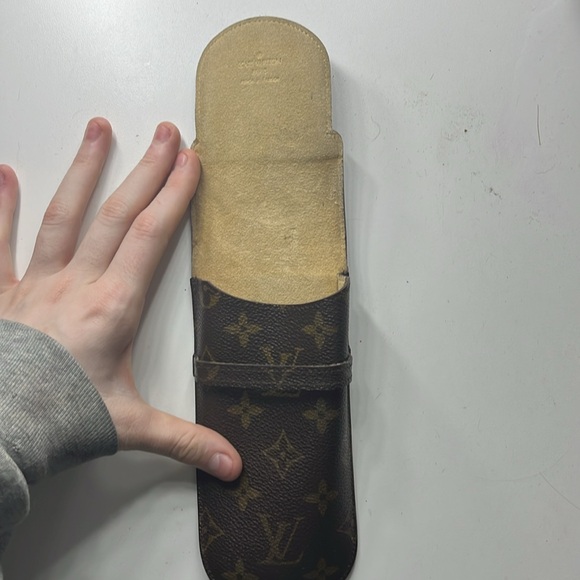 Louis Vuitton glasses case - Picture 3 of 4